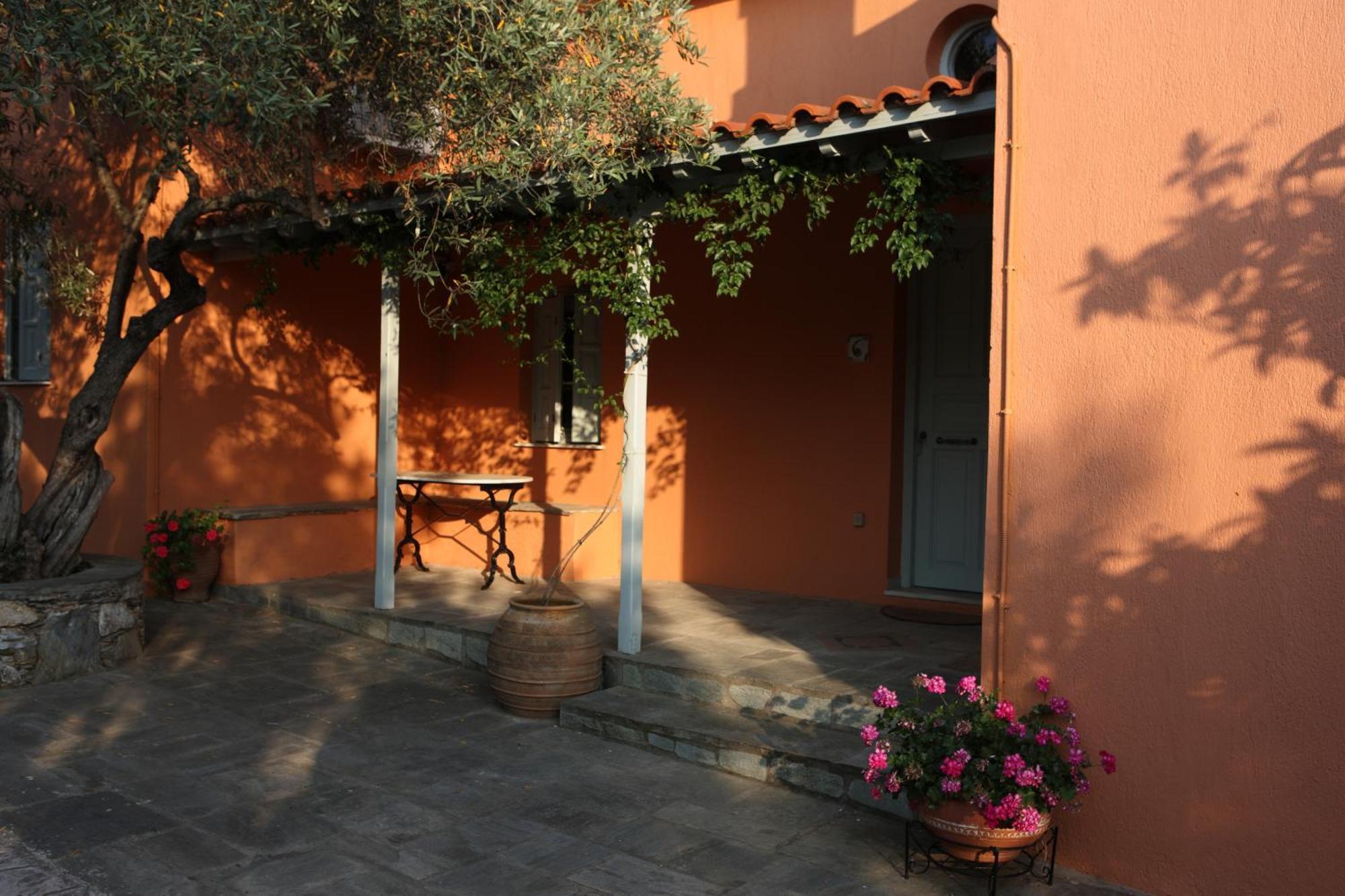 Aretousa Studios & Apartments Skopelos Town Exterior photo