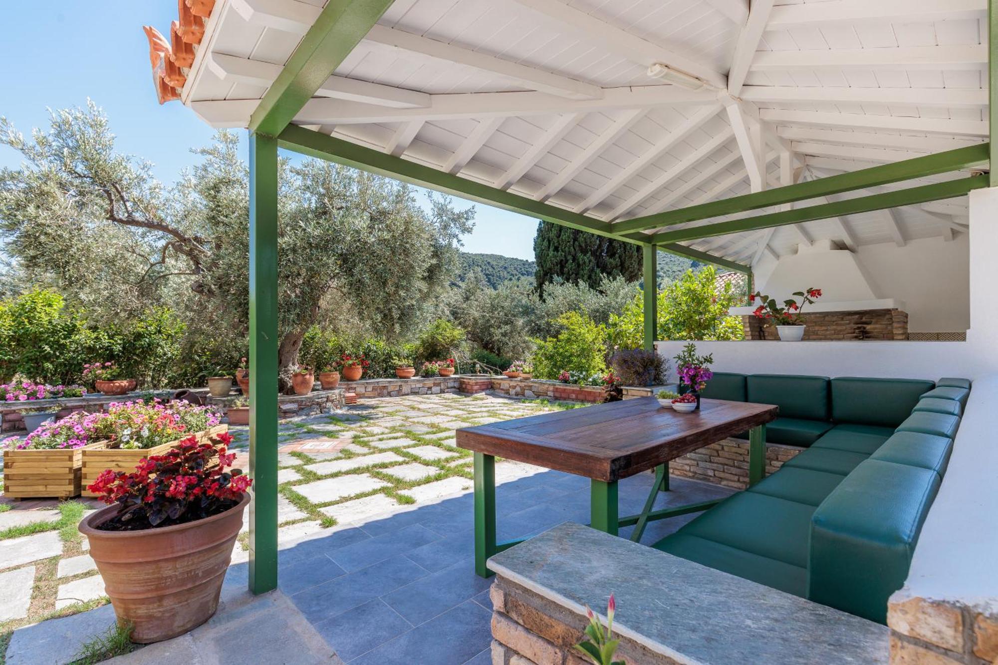 Aretousa Studios & Apartments Skopelos Town Exterior photo