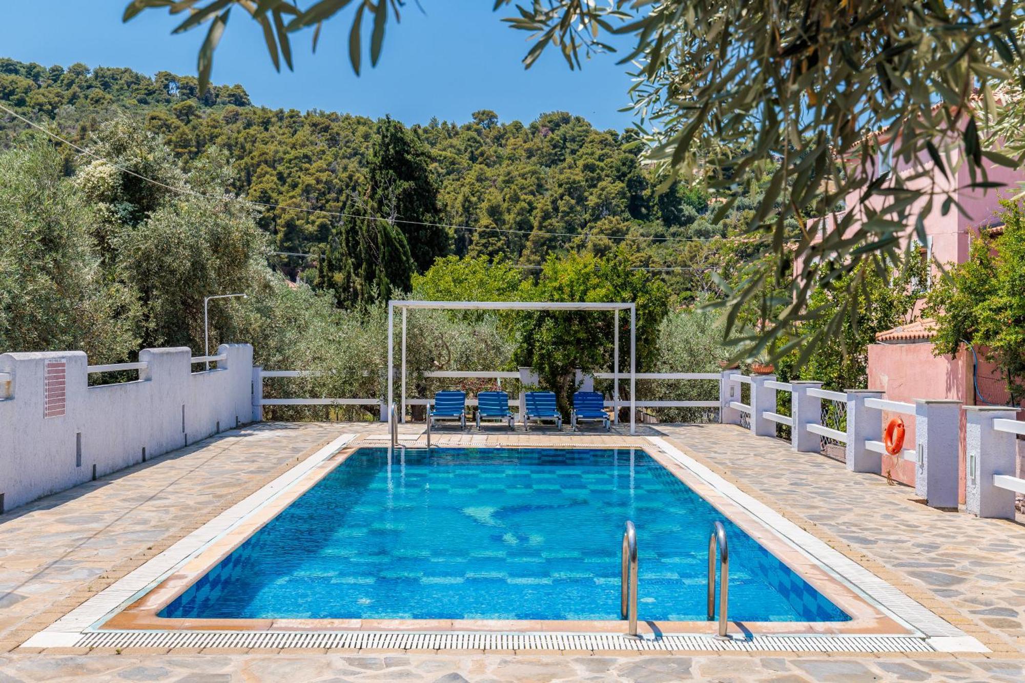 Aretousa Studios & Apartments Skopelos Town Exterior photo